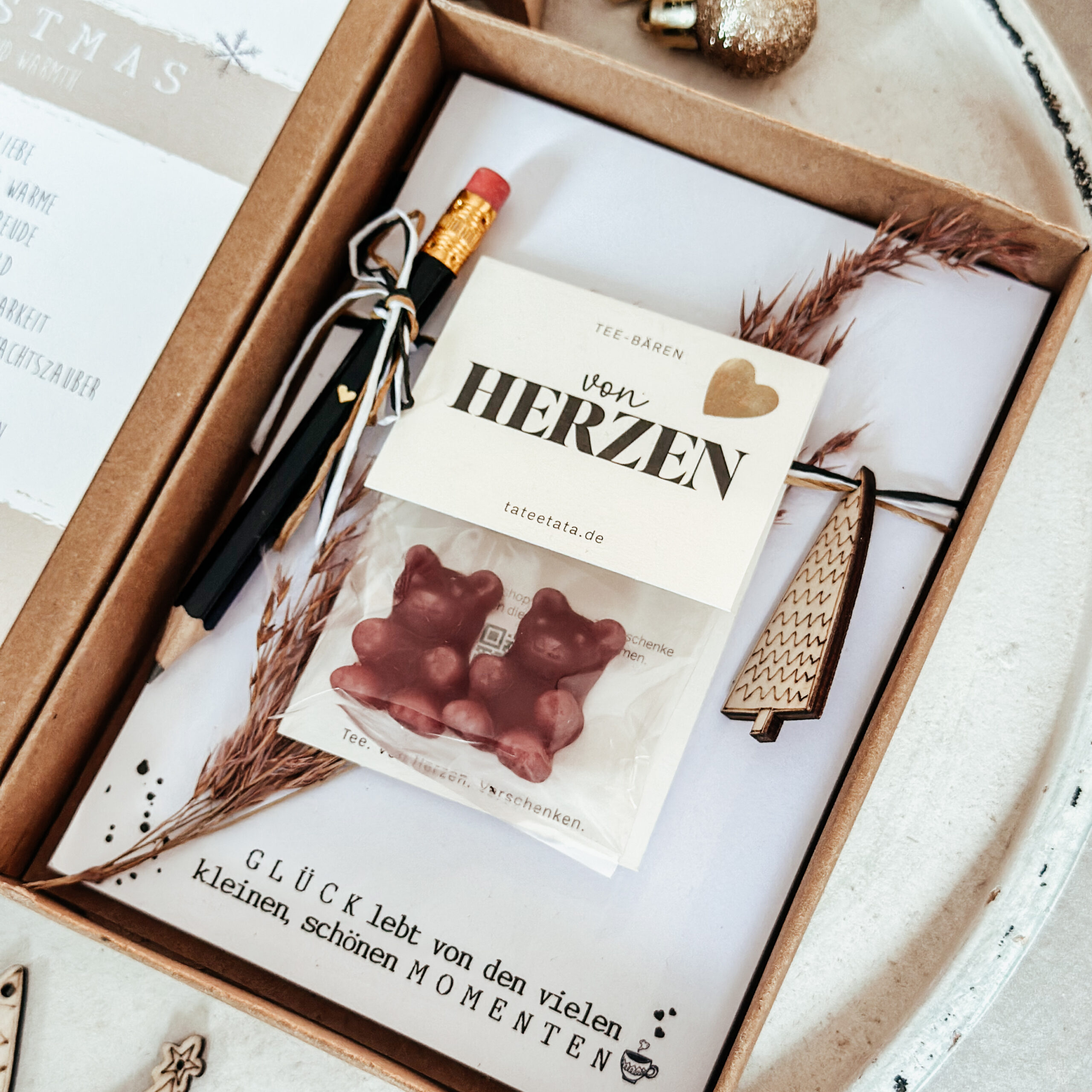 Geschenkebox mit Block und Teebären