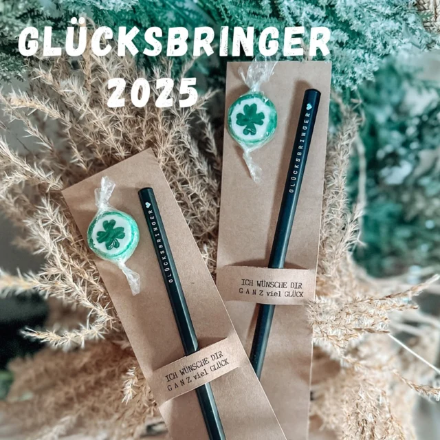 Kleine Geschenke für Weihnachten und NEUJAHR 🍀
Zu finden im Onlineshop! 
.
‼️‼️‼️Gleich SPEICHERN! Achtung mit dem CODE:Danke12K sparst du bis Sonntag noch 10% und ab 80€ gibt es eine Überraschung mit in dein Paket!
.
#weihnachtsgeschenk #weihnachten #geschenkidee #geschenk #geschenkideen #weihnachtsgeschenke #geschenke #handmade #christmas #weihnachtszeit #advent #xmas #weihnachtsdeko #m #adventskalender #n #gutschein #geburtstagsgeschenk #handgemacht #christmasgift #k #personalisiertegeschenke #geschenkf #personalisiert #diy #schmuck #t #geschenkef #h #familie