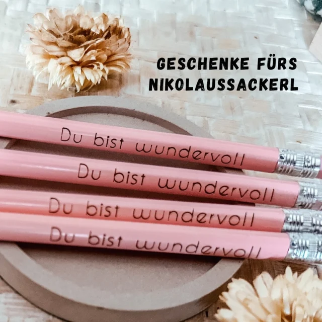 Handgemachte GESCHENKE fürs NIKOLAUS-SACKERL 
	•	Affirmationskarten
	•	Bleistifte
	•	Schlüsselanhänger mit Regenbogen
	•	Magnete
	•	Kugelschreiber
	•	Blöcke
	•	Armbänder
	•	Affirmationsprints
	•	Emaille-Tassen
	•	und viele weitere liebevoll gestaltete Produkte

Schau gerne im Shop vorbei und entdecke noch mehr! 
SPEICHERN für SPÄTER 
.

#Nikolausgeschenke #Nikolausideen #GeschenkezumNikolaus #KleineFreuden #Nikolausstiefel #Geschenkideen #Überraschungen #Weihnachtszeit #NachhaltigeGeschenke #Selbstgemacht #KleinigkeitenMitLiebe #NikolausÜberraschung