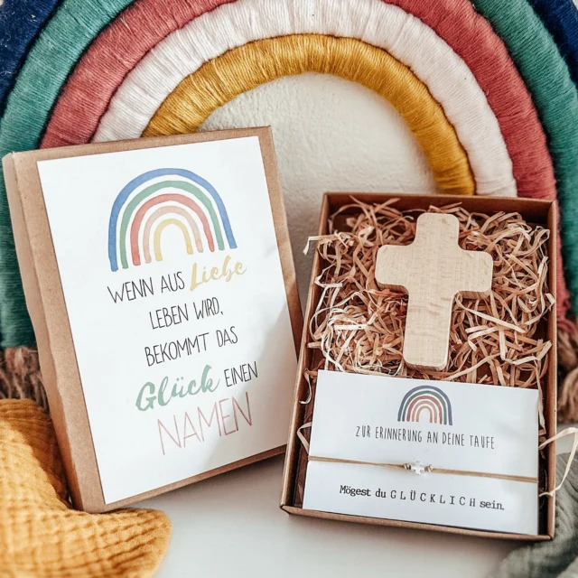 Ein besonderes Geschenk zur Taufe! ✨ In dieser bunten Regenbogen-Box steckt ein Armband und ein Holzkreuz – eine schöne Erinnerung an einen ganz besonderen Tag. Im Shop findest du noch mehr liebevolle Geschenkideen: Armbänder, Regenbogen-Anhänger, Zeitkapseln als Gästebuch für Erinnerungen und vieles mehr rund um die Taufe.

Schau vorbei und finde das perfekte Geschenk für deinen Täufling! 🌈🙏

#Taufe #Taufgeschenk #Regenbogen #ErinnerungenfürsLeben #Geschenkidee #Taufgeschenkideen #GlaubeLiebeHoffnung #HandmadeMitLiebe #Taufarmband #Segensgeschenk