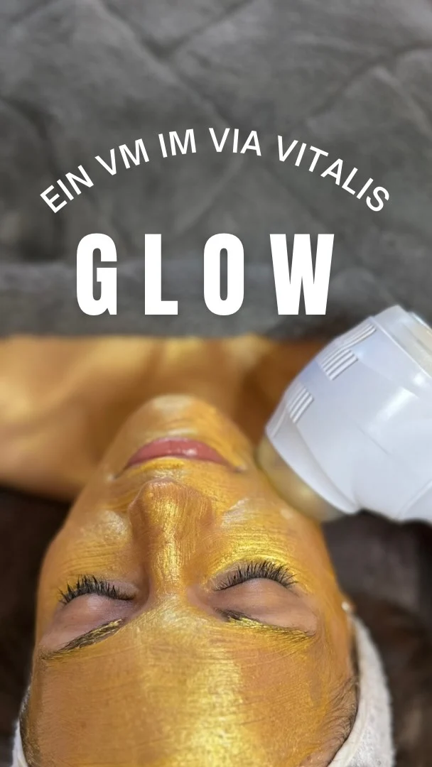 Werbung*Anzeige
Selfcare-Moment im Via Vitalis
Heute durfte ich mir eine Golden Glow-Behandlung gönnen – pure Entspannung und genau der richtige Ausgleich zu meinem Handmade-Business.
Ich liebe die ruhige Atmosphäre dort, die herzliche Beratung und die Vielfalt an Behandlungen.

Neben der Kosmetik lasse ich dort auch meine Haarentfernung mit dem Laser machen – absolut empfehlenswert!
Auch Massagen, Pflegebehandlungen und hochwertige Naturkosmetik-Produkte gehören zum Angebot. Einige davon benutze ich selbst und bin total begeistert.
Wenn ihr euch und eurer Haut etwas Gutes tun wollt – schaut unbedingt mal vorbei!

#viavitalis #selfcare #glowup #naturkosmetik #laserbehandlung #haarentfernung #entspannung #auszeitfürmich #beautytime #massagen #kosmetikinstitut #wellnessmomente #frauenzeit #goldenglow #meinmoment