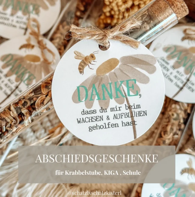 Der Schulschluss kommt schneller, als man denkt!
Zeit, Danke zu sagen – an liebe Pädagog:innen, Betreuer:innen und Wegbegleiter:innen aus Krabbelstube, Kindergarten oder Schule.

In meinem Onlineshop bei *Anlässe - Abschiedgeschenke findest du eine bunte Auswahl an liebevollen Abschiedsgeschenken:
Von persönlichen Geschenkideen, Blumensamen zum Weiterblühen, Schlüsselanhängern mit Herz bis hin zu fertig gepackten Geschenkboxen – alles mit viel Liebe ausgesucht und handgemacht.

Mach den Abschied unvergesslich ☀️
Jetzt entdecken und rechtzeitig sichern.

.
SPEICHERN 
#abschiedsgeschenk #kindergartenabschied #krabbelstube #geschenkidee #pädagoginnen #schulschluss #dankeschön #handgemacht #liebeimblick #geschenkevonherzen #schatzkistl #schatzlosschatzkistl #abschiedmitstil #blumensamen #geschenkboxen #lehrerinnengeschenk #betreuerinendank