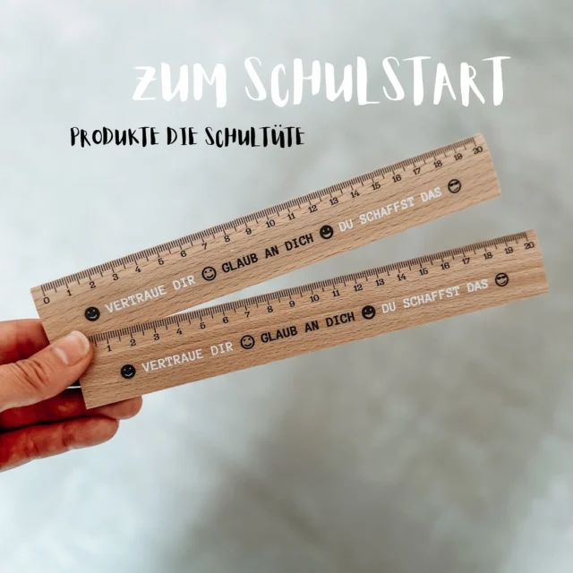 📚✏️ Noch ist ein bisschen Zeit bis zum Schulstart…
Aber wenn du jetzt schon ein paar Ideen sammeln möchtest, was in die Schultüte kommen könnte – ich hätte da ein paar schöne Inspirationen für dich. 💛

Von liebevoll gestalteten Stiften mit motivierenden Sprüchen, über bunte Stundenpläne, Affirmationskarten, Postkarten, personalisierte Prints, Freundebücher, Lineale, Bleistifte bis hin zu Armbändern mit Bedeutung – hier findest du viele kleine Schätze, mit denen du die Schultüte füllen (oder deinem Schulkind zwischendurch eine Freude machen) kannst.

🎁 Alles mit Liebe gestaltet und handverpackt – für einen ganz besonderen Start ins Abenteuer Schule.

📂 Du findest die Auswahl im Onlineshop unter der Kategorie „Schulstart“.
Schau gern mal rein & speichere dir deine Lieblingsideen!
. Für später Speichern 
.
#schulstart2025 #schultüteideen #einschulungsgeschenk #schultütenfüllung #schulkind2025 #geschenkezumschulstart #einschulungmitliebe #kleineslabelgroßesherz #handgemachtfürkinder #freudebereiten #mitliebegemacht #besondereschultüte #mamasupport #einschulungsideen #backtoschoolmagic