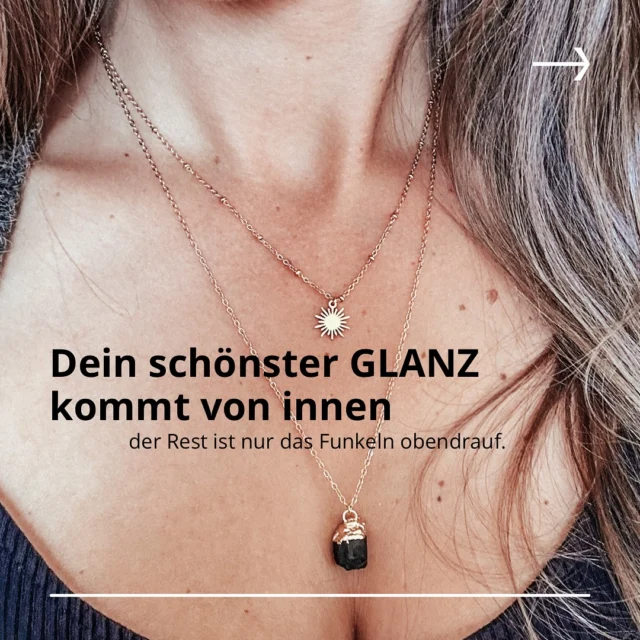 ✨ Dein schönster Glanz kommt von innen – der Rest ist nur das Funkeln obendrauf. ✨

In einer Welt voller Filter, Vergleiche und Lautstärke vergessen wir manchmal, dass wahre Schönheit leise beginnt.
In uns.

Mit einem Lächeln, das echt ist.
Mit Gedanken, die freundlich sind.
Mit einem Schmuckstück, das dich nicht verändert – sondern dich nur erinnert.

💛 Daran, dass du genug bist.
💛 Dass Selbstliebe nicht laut sein muss.
💛 Dass du täglich wählen darfst: Dich selbst.

Ich gestalte meine Schmuckstücke nicht als Deko –
sondern als kleine Anker.
Für innere Stärke, für deinen Weg, für dein Licht.

Trag dein Strahlen.
Und wenn du magst – trag ein Stück davon bei dir. ✨

#handgemachtmitliebe
#selbstliebeistmeinstyle
#frauenstärkenfrauen
#innerglow
#schmuckmitbedeutung
#bewusstleben
#duistgenug
#souljewelry
#energieinformvongold
#starkundsensibel
#schmuckderverbindet
#lichtfrau
#tragedichselbst
#intuitiontragen
#glowfromwithin
#achtsamkeitimalltag