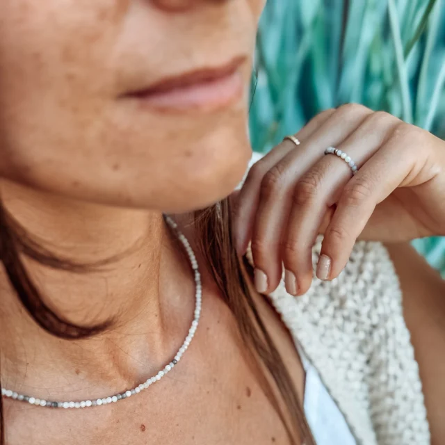 ☀️ Sommer, Leichtigkeit & ein Hauch Smaragd 💚

Ihr liebt die neue Smaragd-Serie „Joy of Life“ – und ich freue mich riesig, wie sehr euch diese Kollektion berührt.
Sie ist für genau diese Momente gedacht:
Leicht, lebendig & voller Lebensfreude.

Ich genieße gerade meine Sommerpause am Meer, lasse mich inspirieren, atme tief ein – und trage meinen Smaragd ganz nah bei mir.
Ein kleiner Begleiter, der mich immer wieder daran erinnert, wie kostbar das Leben ist.

„Joy of Life“ – der Sommer darf funkeln.

☀️ Der Shop macht eine kreative Pause – aber die Freude bleibt.
Ab dem 1. September  bin ich wieder für euch da! Bis dahin:
Lasst euch treiben. Lebt leicht. Tragt euch selbst mit Liebe. 💫

⸻

🔖 Hashtags:

#JoyOfLife #SmaragdSerie #Sommerpause #SchmuckMitBedeutung #LebensfreudeTragen #Meerzeit #InspirationTanken #SoulJewelry #GrünerGlanz #SchmuckLiebe #Urlaubsfeeling #MaraktKollektion #SlowLiving #SommerSchmuck