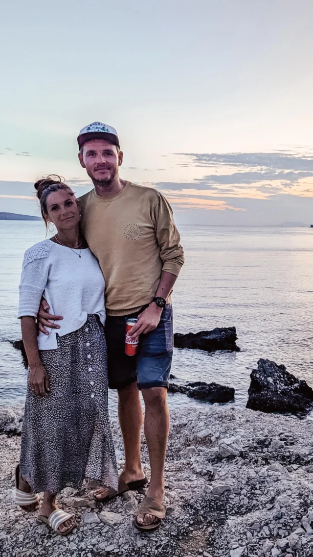 Ein Sommer voller Magie 🌊✨
Delfine gesehen, Yoga mit Blick aufs Meer, Massage im Paradies und türkisblaues Wasser, das uns verzaubert hat. Zeit mit meinen Liebsten, gutem Essen & einfach die Seele baumeln lassen – ich war frei und ganz im Moment. 💙

Jetzt starte ich voller Energie in die Herbstsaison 🍂 und freue mich darauf, euch mit meinen handgemachten Schätzen glücklich zu machen. 🤍 Ab 01.09 bearbeite ich deine Bestellung wieder ☀️

#Sommermomente #Meeresliebe #Familienzeit #Achtsamkeit #HandgemachtMitLiebe #Herbstenergie #AuszeitGenossen