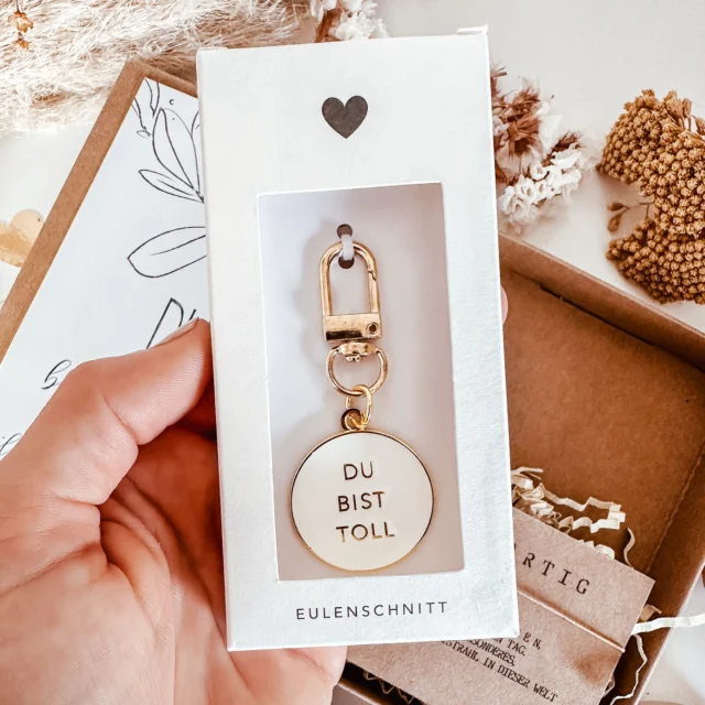Wieder lagernd! Alle Geschenksideen findest du im ONLINESHOP.
.
#Geschenkidee #Geschenkideen #Geschenke #Geschenkefürdich #GeschenkefürjedenAnlass #BesondereGeschenke #IndividuelleGeschenke #HandgemachteGeschenke #LiebevollGeschenkt #KleineFreuden