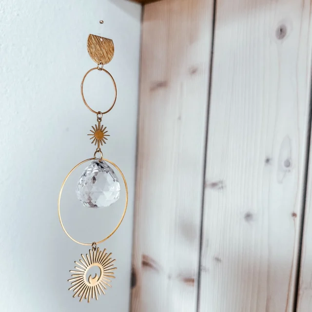 Lichtbrecher SONNE 
.
Jetzt wieder verfügbar! Das perfekte Weihnachtsgeschenk - bis zum 12.12 kannst du noch bestellen 🎄
.
Für später speichern 
#lichtbrecher #sonnenfänger #sonne#geschenk #geschenksidee #geschenkfürdich