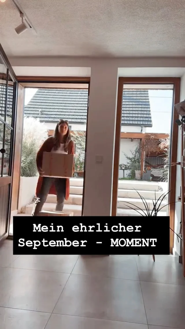 Das Jahr hat mich wieder gelehrt, wie viel Herz in dieser Arbeit steckt.
Wie viele Zweifel manchmal im September auftauchen… und wie viel Mut es braucht, trotzdem weiterzumachen. 🌿✨

Ich habe viel investiert – Zeit, Geld, Energie, Nerven.
Und dann stehe ich da: beim Schneeschaufeln, beim Kochen zwischendurch, beim Auspacken neuer Ware, beim Fotografieren jedes einzelnen Produkts, bei verpacken eurer Geschenke und merke: Genau hier fühle ich mich richtig.

Dieses Jahr hat sich alles ausgezahlt.
Ein wunderschönes Weihnachtsgeschäft.
So viele liebe Bestellungen.
Und zum ersten Mal durfte ich sogar große Gewerbekunden beschenken. 🎁💛

Danke, dass ihr meinen Weg begleitet.
Danke, dass ihr meine Arbeit so mögt und möglich macht.
Ich bin so, so dankbar für euch. ✨
❓❓❓
Seit wann kennst du meine Shop - hast du schon mal eingekauft ?! 
Bis 13.12 könnt ihr noch BESTELLEN 😍
.
#kleinesbusiness #selbstständig #behindthescenes
#alltagimbusiness #authentisch #ehrlichgesagt
#weihnachtsgeschäft #dankbarkeit #meinweg
#gründermoment #businessreise #handmadebusiness
#onlineshopliebe #supportsmallbusiness #wachstum
#unternehmerinnen #frauenimbusiness #kleinunternehmerin
#motivationdaily #dailylife #lovewhatido