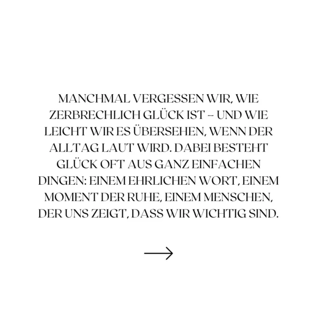 Manchmal übersehen wir Glück, weil wir im Alltag so sehr funktionieren.
Dabei sind es oft die kleinsten Gesten, die den größten Unterschied machen: ein ehrliches Wort, ein kurzer Moment der Ruhe, ein kleines Zeichen von „Ich denke an dich“.

Diese Postkarte erinnert mich daran, wie wertvoll genau solche Momente sind.
Denn Glück muss nicht groß sein – aber es darf geteilt werden.
Und jedes Mal, wenn wir einem anderen Menschen ein Stück Aufmerksamkeit schenken, wächst auch unser eigenes Licht ein bisschen mit.

Vielleicht kennst du jemanden, der eine sanfte Erinnerung braucht.
Jemanden, der gerade viel trägt.
Oder jemanden, der sich stark zeigt, obwohl er müde ist.

Manchmal reicht eine kleine Karte, um einem Menschen zu sagen:
Du bist wichtig. Du wirst gesehen. Und du darfst glücklich sein.

Wem würdest du heute ein kleines Stück Glück schenken? ✨

#kleinesglück #achtsamkeit #liebevollegesten
#dankbarkeit #postkarte #weihnachtsstimmung
#achtsamleben #bewussterleben #achtsameworte
#inspirationdesTages #herzensmoment #glücklichsein
#kleinunternehmerin #selbstgemachtmitliebe
#supportsmallbusiness #achtsamkeitimalltag
#handmadebusiness #wertschätzung #achtsameschenken