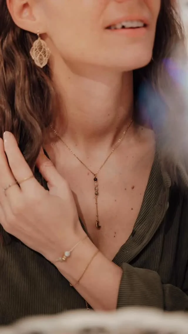 ✨ GEWINNSPIEL ✨

🌙 Mondstein – für deine Intention 🌙

Zur Feier meiner neuen Mondstein-Serie verlose ich 1 Set, bestehend aus:
✨ einer Mondstein-Kette
✨ einem Mondstein-Ring
✨ Mondstein-Ohrringen
✨ einem Mondstein-Armband
PERFEKT für das NEUE Jahr 
.
Der Mondstein steht für Intuition, Neubeginn und innere Balance – ein Edelstein, der dich dabei unterstützt, dich mit deiner eigenen Intention zu verbinden und deinem Gefühl zu vertrauen. 🌙🤍

💫 So nimmst du teil:

1️⃣ Folge meinem Account
2️⃣ Kommentiere den Beitrag und gerne ein paar andere auch
3️⃣ Markiere eine Person, die sich ebenfalls über dieses Mondstein-Set freuen würde - gerne in der Story teilen und mich Markieren 

🍀 Viel Glück! 🍀

⸻

📌 Teilnahmebedingungen:
	•	Veranstalter des Gewinnspiels ist Katharina Schatzl 
	•	Teilnahme ab 18 Jahren
	•	Das Gewinnspiel startet am 27.12 und endet am 1.1.26 00:00 
	•	Der/die Gewinner:in wird per Zufallsprinzip ermittelt und per Direct Message benachrichtigt
	•	Meldet sich der/die Gewinner:in nicht innerhalb von 48 Stunden, wird neu ausgelost
	•	Der Gewinn ist nicht übertragbar und nicht auszahlbar
	•	Der Versand erfolgt AT und DE

⚖️ Haftungsausschluss:

Dieses Gewinnspiel steht in keiner Verbindung zu Instagram und wird weder gesponsert, unterstützt noch organisiert von Instagram.