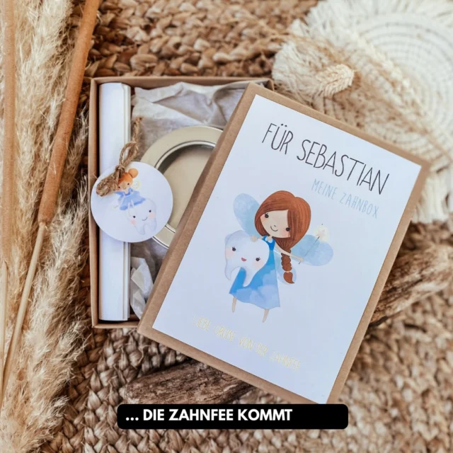 Geschenke, die Kinder wirklich begleiten — vom Kindergarten bis in die Schulzeit 🤍

Manche Geschenke sind mehr als nur Dinge. Sie stärken, erinnern, begleiten und machen kleine Meilensteine noch besonderer. Genau solche Ideen zeige ich dir hier: vom liebevollen Geschenk zum Kindergarteneinstieg über die Zahnfee-Box bis hin zu Affirmationskarten und einer besonderen Zeugnismappe.

Alles Geschenke, die Kinder wachsen lassen — und gleichzeitig wertvolle Erinnerungen schaffen.

Wenn du nach sinnvollen Geschenkideen suchst, die Kinder durch diese wichtige Zeit begleiten, findest du noch viele weitere Inspirationen in meinem Onlineshop.

✨ Scroll dich durch✨ Lass dich inspirieren✨ Und speichere den Beitrag für später

Denn die schönsten Geschenke kommen von Herzen.
#kindheit  #geschenkekind #handmade  #zahnfee