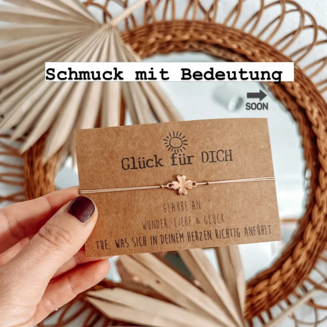 Das Besondere an den Schmuckstücken von Schatzls  Schatzkisterl… 

Alle Stücke werden handgefertigt in einer kleinen Werkstatt in Oberösterreich. 💛
Du kannst dein Schmuckstück personalisieren – mit Wunschtext auf der Verpackung oder individuell zusammengestellten Armbändern.

Ob Geschenk oder für dich selbst – für jeden Anlass gibt es das passende Armband. ✨
Online findest du außerdem eine große Auswahl an Produkten.

💌 Schreib mir gerne für dein persönliches Schmuckstück!
#schmuck #armbånd #geschenk #handgemacht