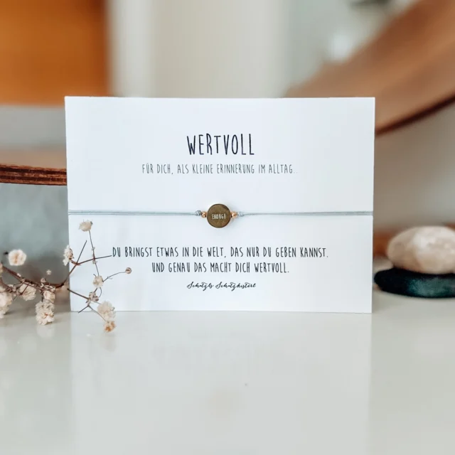 Kleine ERINNERUNG für DICH 
.
DU BIST WERTVOLL 
.
Hol dir jetzt dein Mindsetarmband im Shop - mit MEDITATION von @tanjapeterseil.hypnose 
.
Zu finden im ONLINESHOP bei Schmuck - für später SPEICHERN - als GESCHEKSIDEE
.
#geschenke #schmuck #mindset #armband