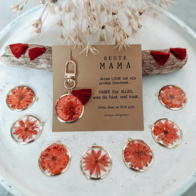 Beste Mama - Geschenke zum Muttertag
.
Schlüsselanhänger zum Muttertag - jetzt Online! NEU! 
Und viele weitere Geschenksideen findest DU im Onlineshop und im Schauraum!
Für später speichern ☀️
.
#Muttertag #schlüsselanhänger #beste Mama #Geschenksidee