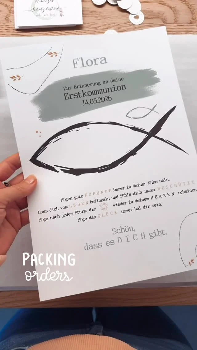 Komm mit und packe eine Bestellung mit mir 🤍✨
Heute geht ein ganz besonderes Paket auf die Reise – voller liebevoll gestalteter, personalisierter Produkte zur Erstkommunion 🙏

Ob zarte Armbänder, wunderschöne Geschenkeboxen, individuelle Prints oder kreative Geldgeschenke – in meinem Online-Shop findest du alles, um diesen besonderen Tag unvergesslich zu machen 💫

Jedes Stück wird mit ganz viel Liebe vorbereitet und verpackt – bereit, Freude zu schenken 💌

#erstkommunion #kommunion2026 #personalisiertegeschenke #handmade #mitliebegemacht geschenkideen kommuniongeschenk onlineshop smallbusiness supportsmallbusiness geschenkverpackung personalisierteprodukte unikate liebezumdetail