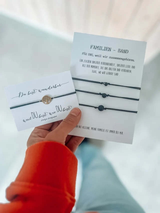✨ Im Schauraum entstehen die schönsten Geschenkideen ganz persönlich.
Viele Sets werden gemeinsam mit meinen Kundinnen und Kunden individuell zusammengestellt und können vor Ort personalisiert werden. ♾️

Mit Liebe kombiniert, einzigartig gestaltet und perfekt zum Verschenken. 🌿
Wenn du dir gerne einen Termin sichern möchtest, schreib mir einfach. ✨