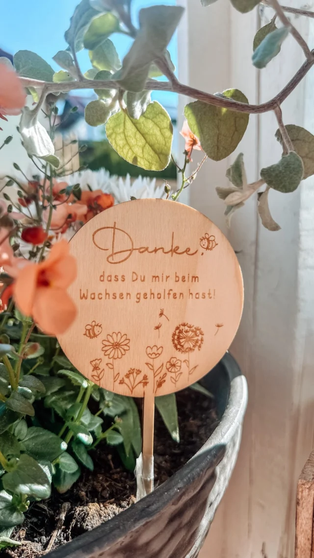 ✨ Bald ziehen neue Abschiedsgeschenke für Erzieherinnen in den Shop ein! ✨
Natürlich gibt es auch diesmal wieder neue liebevolle Geschenkideen für meine Stammkunden, die perfekt zum Verschenken sind. 💛

Wenn du benachrichtigt werden möchtest, sobald die neuen Produkte online sind, dann kommentiere einfach unter diesem Beitrag. 🫶

#abschiedsgeschenk #erzieherin #erzieheringeschenk #geschenkidee #dankeschön kindergarten kita abschiedkindergarten personalisiert handmade kleingewerbe geschenkfürerzieherinnen mamabusiness shopneuheiten liebevollhandgemacht