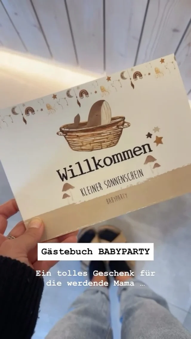 Gästebuch Babyparty 
.
Du bist auf einer Babyparty eingeladen und suchst eine tolle Erinnerung für diesen BESONDEREN Tag, dann ist das Gästebuch perfekt für diesen Anlass
.
Platz für 18 Gäste zum EINSCHREIBEN, SCHÄTZEN und FOTO einkleben. 
.
Jetzt im Onlinshop zu finden bei Allerlei - Für später SPEICHER - #Geschenksidee
.
#babyparty #babyshower #baby #baby2026