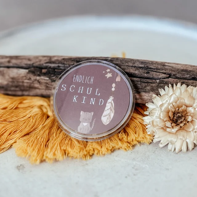 🎒✨ Neu im Onlineshop!

Unsere beliebten Schulstart-Buttons gibt es jetzt in 4 verschiedenen Designs. Perfekt für die Schultüte oder als kleine Überraschung zum Schulstart. 💛

Welches Design ist euer Favorit?

#schulstart #schulkind2026 #schultüte #einschulung #schulanfang geschenkidee kleinefreude schulstartgeschenk