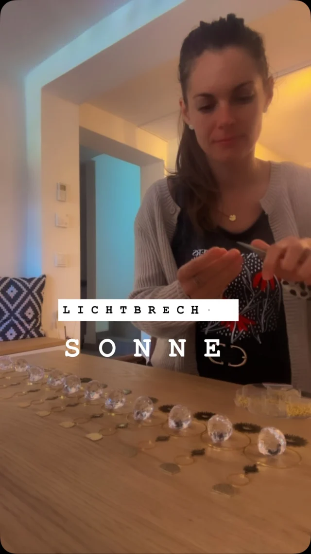 beliebtester Lichtbrecher. ✨ Ein besonderes Geschenk, das jeden Raum mit faszinierenden Lichtreflexen verzaubert. 🌞💛
.
Für später Speichern 🫶

#Lichtbrechersonne #Handgemacht #Geschenkidee