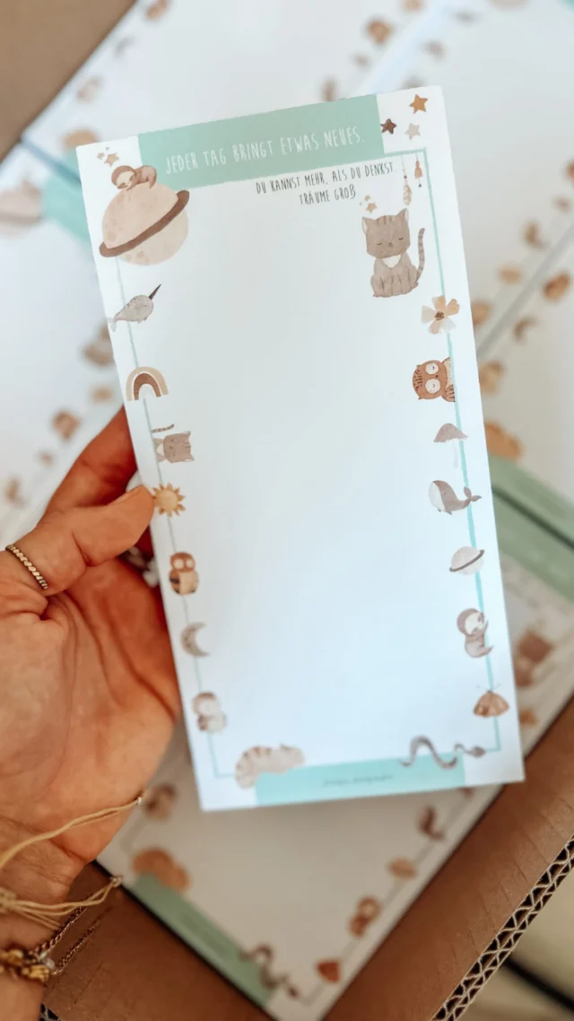 ✨ Kleines Unboxing der neuen Blöcke! ✨
Für Pferdefans , Fußballfans, Kinder und Erwachsene – dazu passende schöne Stifte. Jetzt alle neu im Onlineshop erhältlich. 💛 zu finden bei Schätz - Blöcke & Stifte 
.
Für später speichern 🙌
.
#Blöcke #stifte #geschenkefürkinder #geschenke