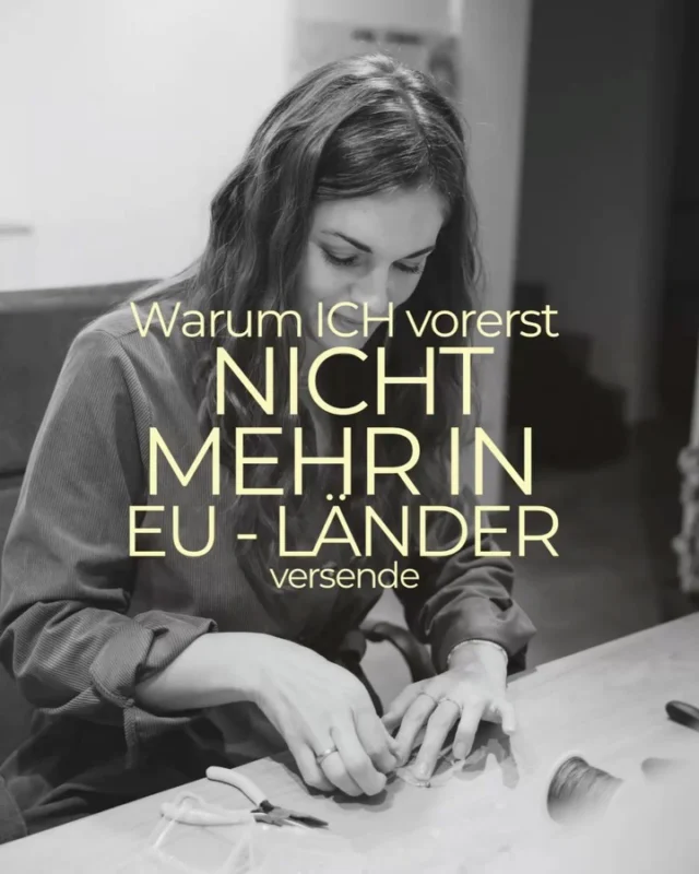 Warum ist das für kleine Shops so schwierig? 📦

Für den Versand in andere EU-Länder entstehen durch die neue Regelung zusätzliche Verpflichtungen. Unter anderem ist ein Bevollmächtigter im jeweiligen Land notwendig – und das ist natürlich mit zusätzlichen laufenden Kosten verbunden.

Für große Unternehmen sind solche Kosten vielleicht nur ein kleiner Posten. Für einen kleinen Handmade-Shop wie meinen sieht das ganz anders aus.

Der Großteil meiner Bestellungen geht nach Österreich. 🇦🇹 Dafür bezahle ich schon ganz brav meine Abgaben … 
Wenn nur ein kleiner Teil meiner Bestellungen in andere EU-Länder geht, stehen die zusätzlichen Kosten und der bürokratische Aufwand für mich leider in keinem vernünftigen Verhältnis.
.
Und genau das finde ich so traurig: Immer mehr Vorschriften treffen am Ende genau die kleinen Unternehmen, die ohnehin mit viel persönlichem Einsatz und kleinen Margen arbeiten.
.
Ich hoffe sehr, dass es bald praktikable Lösungen speziell für kleinere Unternehmen gibt, denn ich möchte meine Kundinnen und Kunden im EU-Raum natürlich nicht verlieren. ❤️

Und liebe Kolleginnen: Falls ihr hierzu etwas mitbekommt, Erfahrungen habt oder eine gute Lösung gefunden habt, lasst uns gerne austauschen und gegenseitig unterstützen.