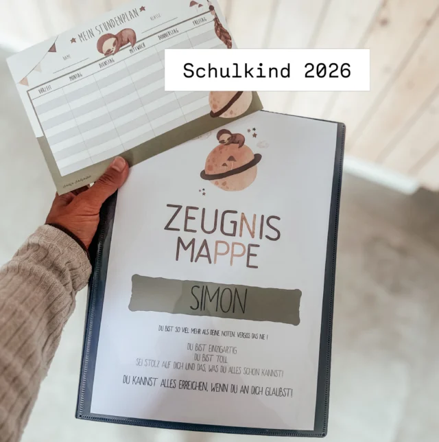 Schulkind 2026 
Fülle deine Schultüte mit den Schätzen von Schatzls Schatzkisterl! ONLINE VERFÜGBAR …

Auch im Schauraum sind viele Produkte verfügbar - mach dir einen Termin …
.
Außerdem findest du sie bei 
@schulhefte_aktion 
@schoenedingeladen 
@krammerladen.at 
@almer_hofladen 
@naturladen_mp